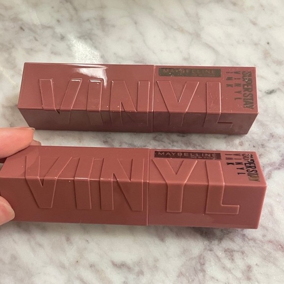 Maybelline Superstay Vinyl Ink Liquid Lipstick, 35 Cheeky - Picture 4 of 7
